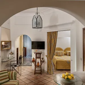 https://weekend-a-napoli.hotels-amalfi.com